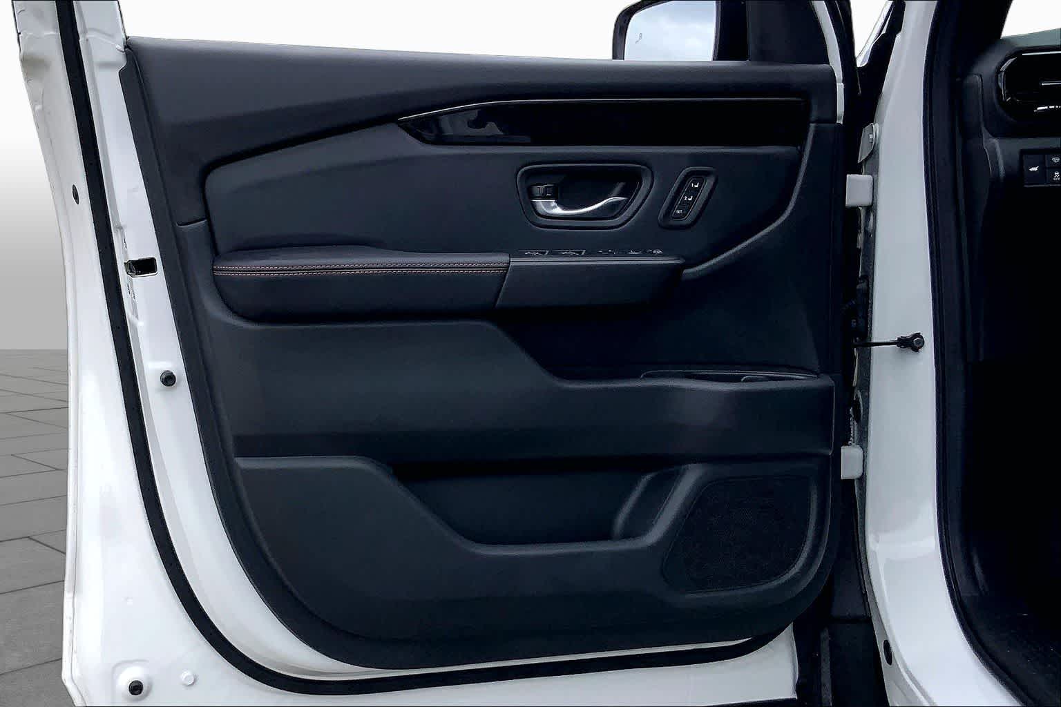 2025 Honda Pilot TrailSport Platinum White Pearl at Honda of Clear Lake