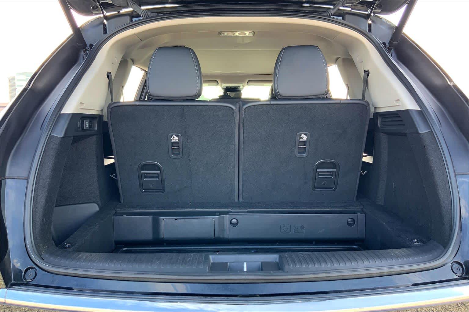 2025 Acura MDX photo 33 of 35