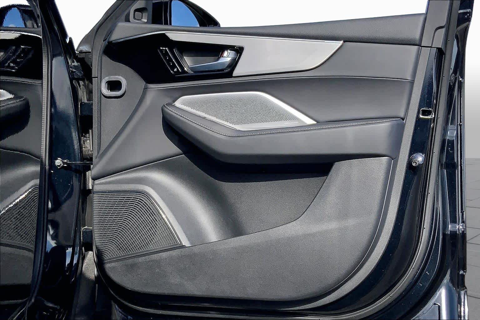 2025 Acura MDX photo 21 of 35