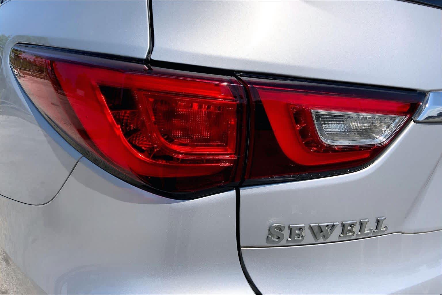 2016 INFINITI QX60 photo 28 of 36