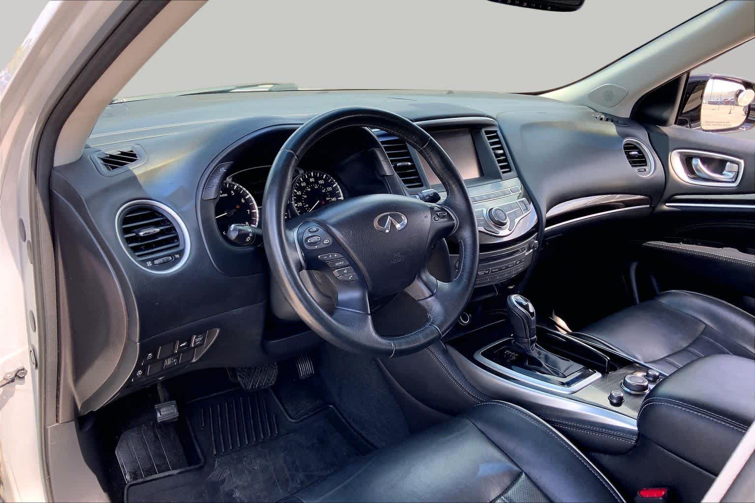 2016 INFINITI QX60 photo 17 of 36