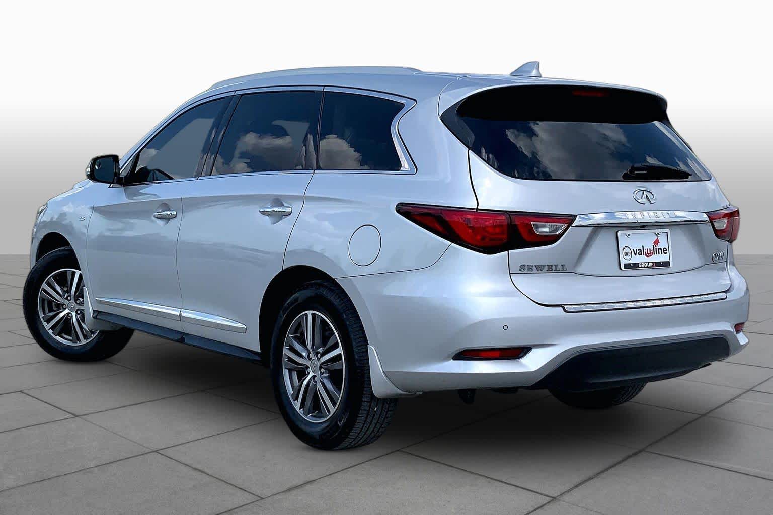 2016 INFINITI QX60 photo 12 of 36