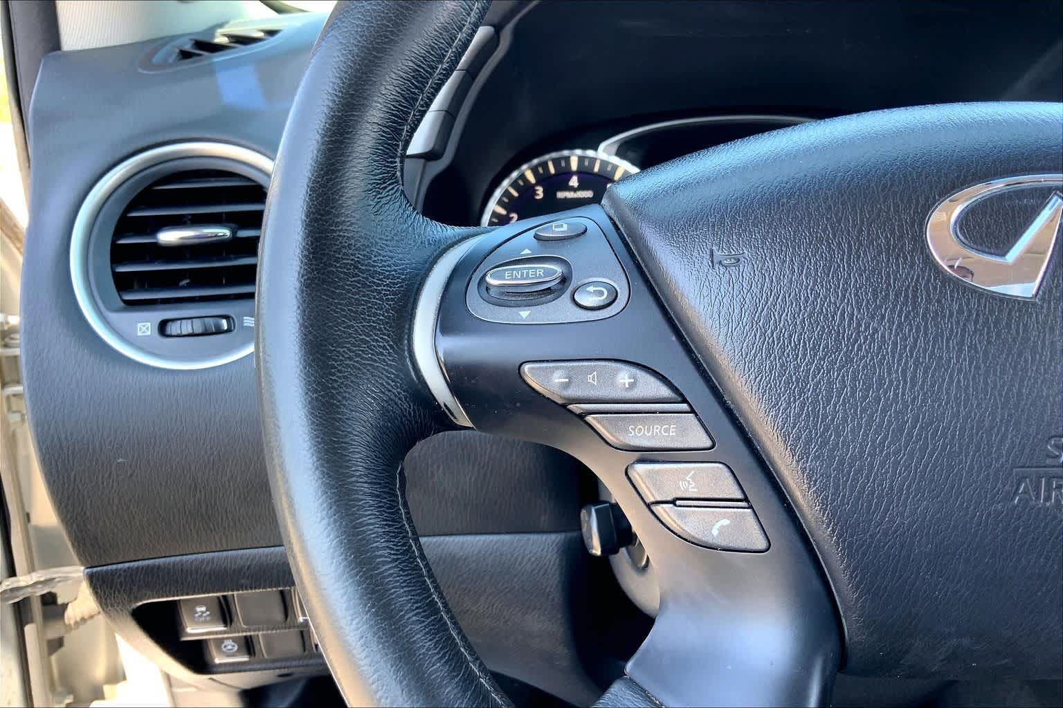 2016 INFINITI QX60 photo 23 of 36