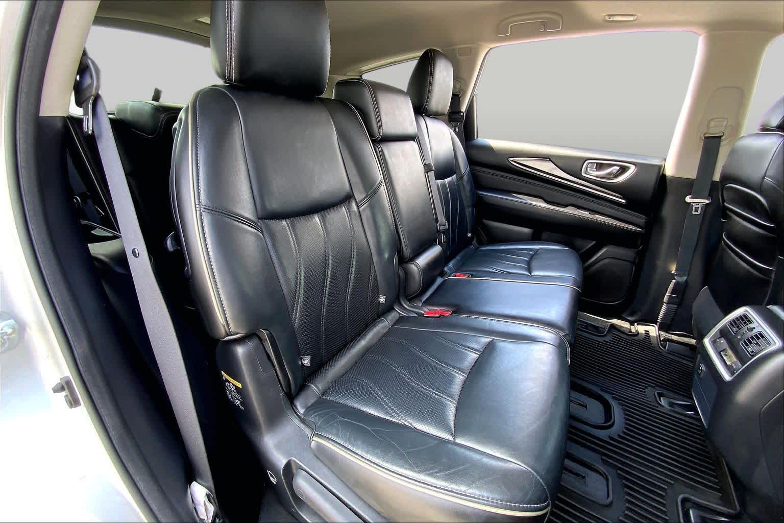 2016 INFINITI QX60 photo 19 of 36
