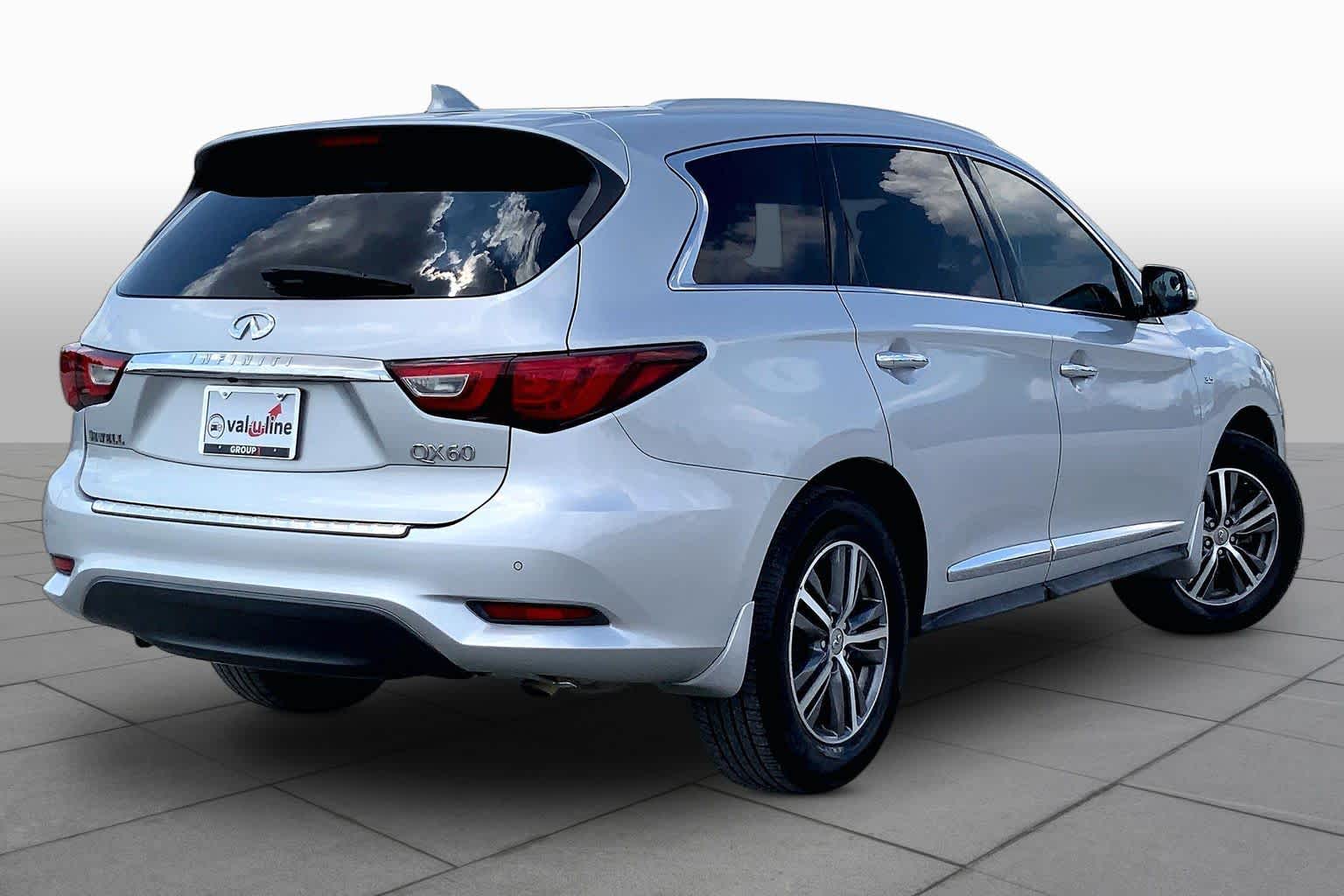 2016 INFINITI QX60 photo 13 of 36