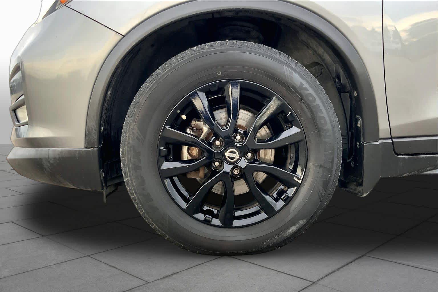 2018 Nissan Rogue SV Gun Metallic at Sterling McCall Nissan