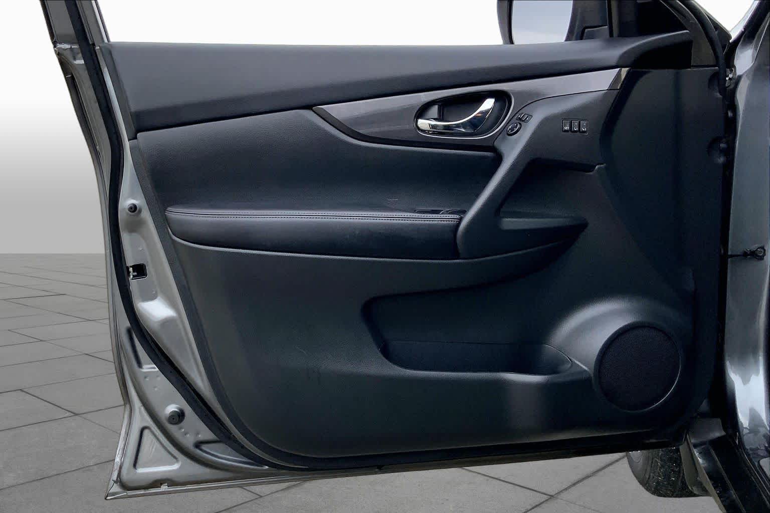 2018 Nissan Rogue SV Gun Metallic at Sterling McCall Nissan