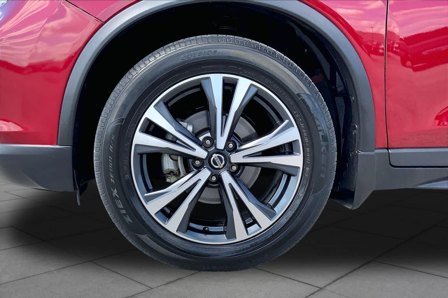2020 Nissan Rogue photo 11 of 36