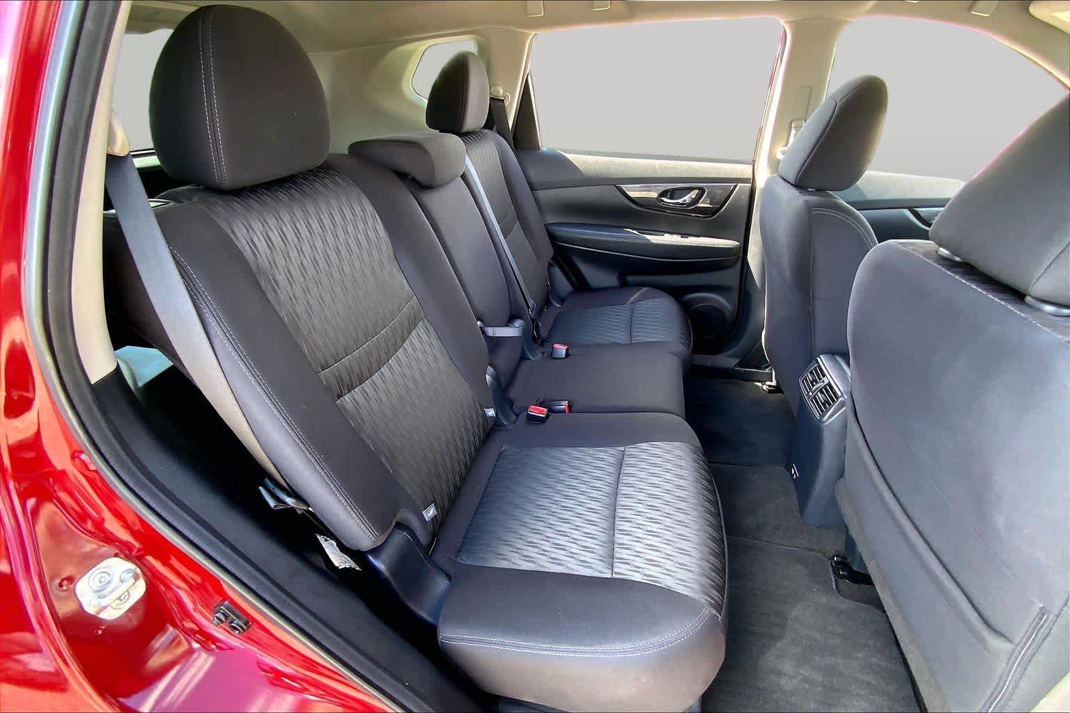 2020 Nissan Rogue photo 19 of 36