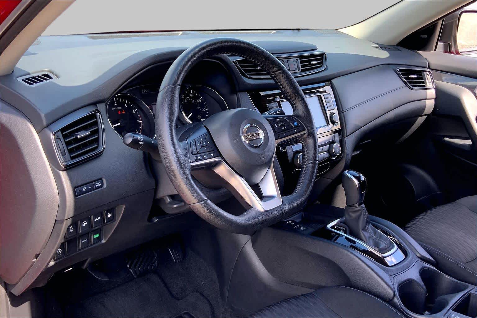2020 Nissan Rogue photo 17 of 36