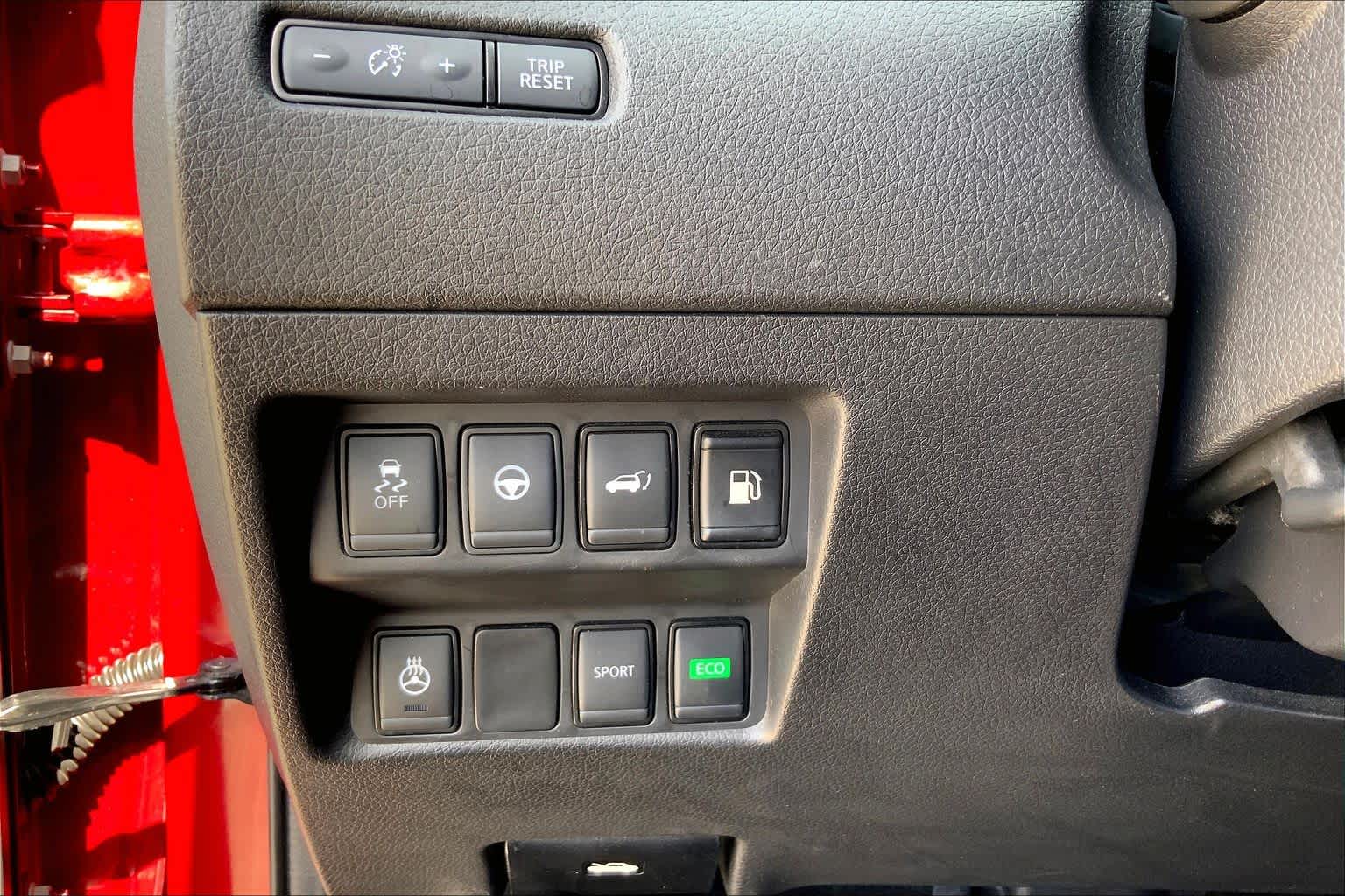 2020 Nissan Rogue photo 33 of 36