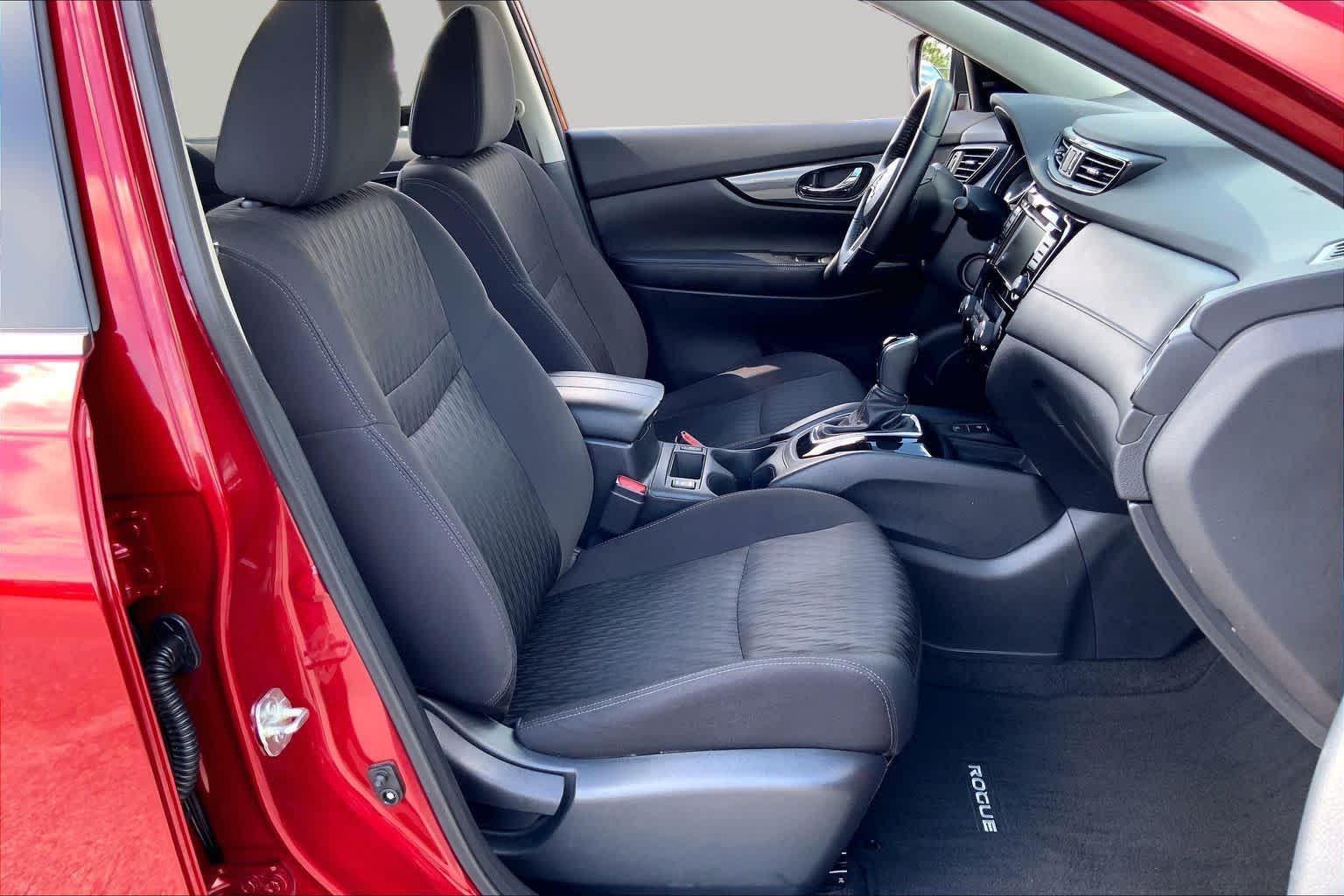 2020 Nissan Rogue photo 9 of 36