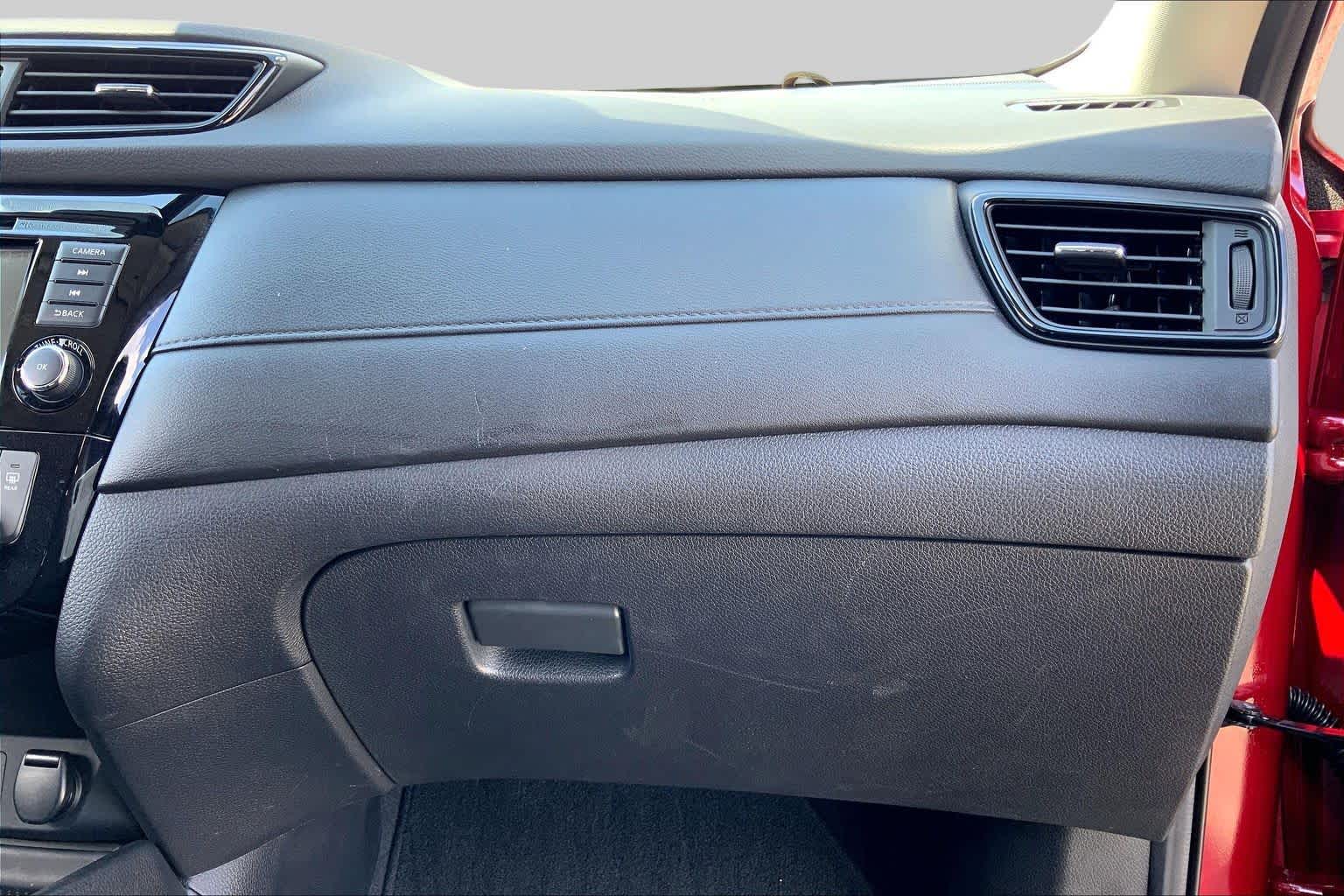 2020 Nissan Rogue photo 18 of 36