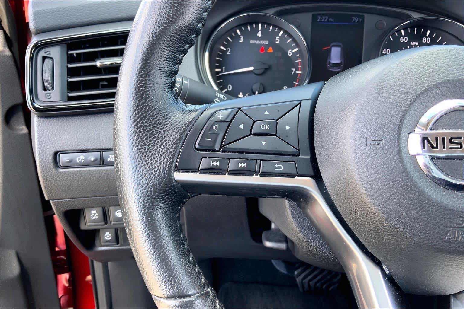 2020 Nissan Rogue photo 23 of 36