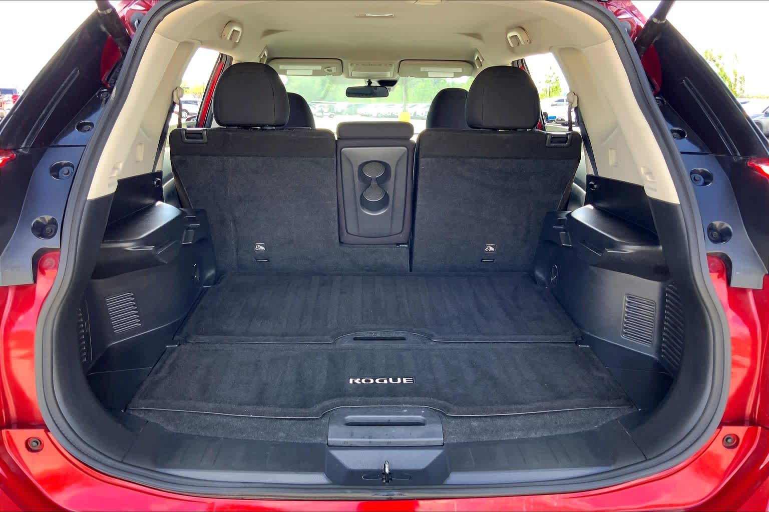 2020 Nissan Rogue photo 34 of 36