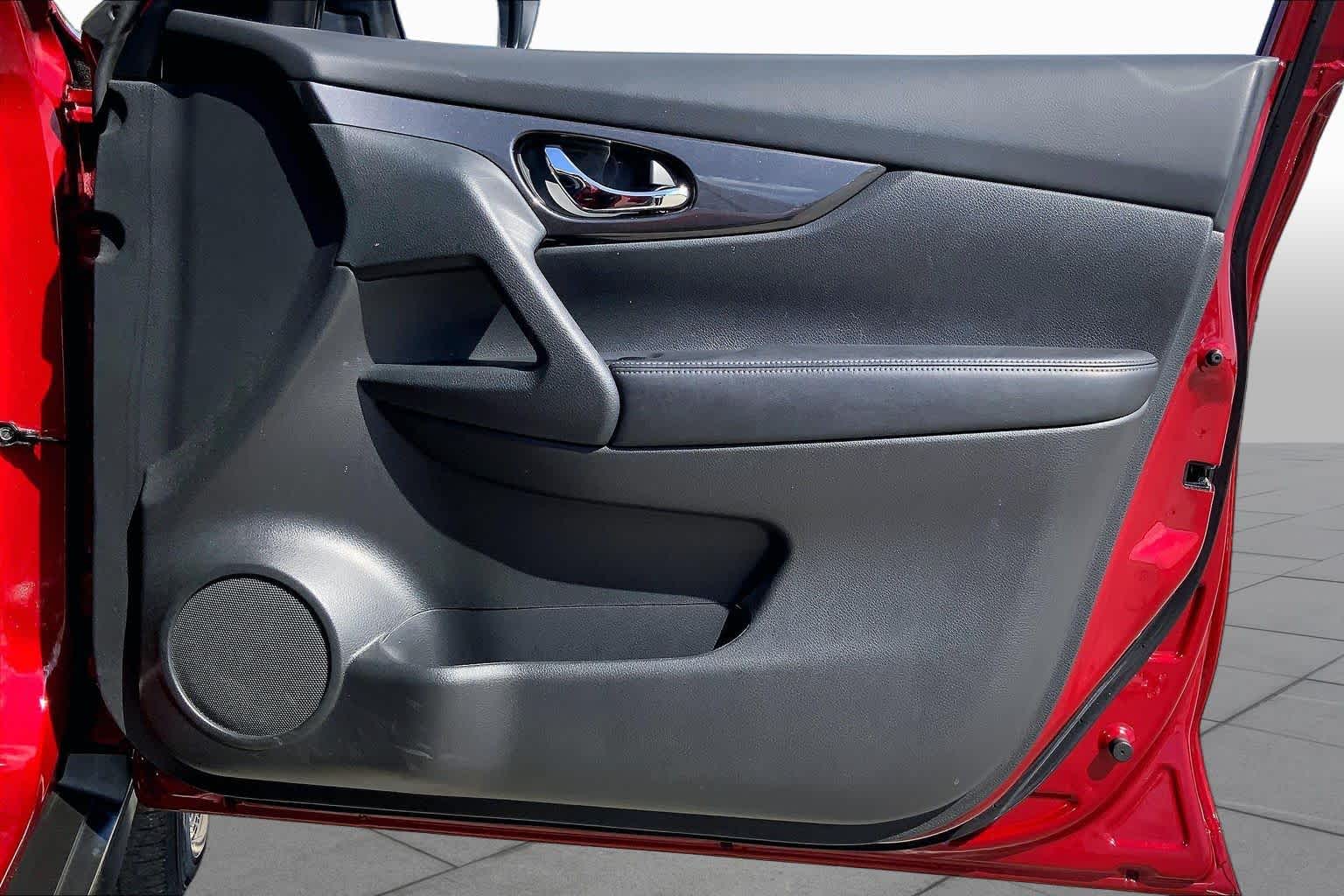 2020 Nissan Rogue photo 22 of 36