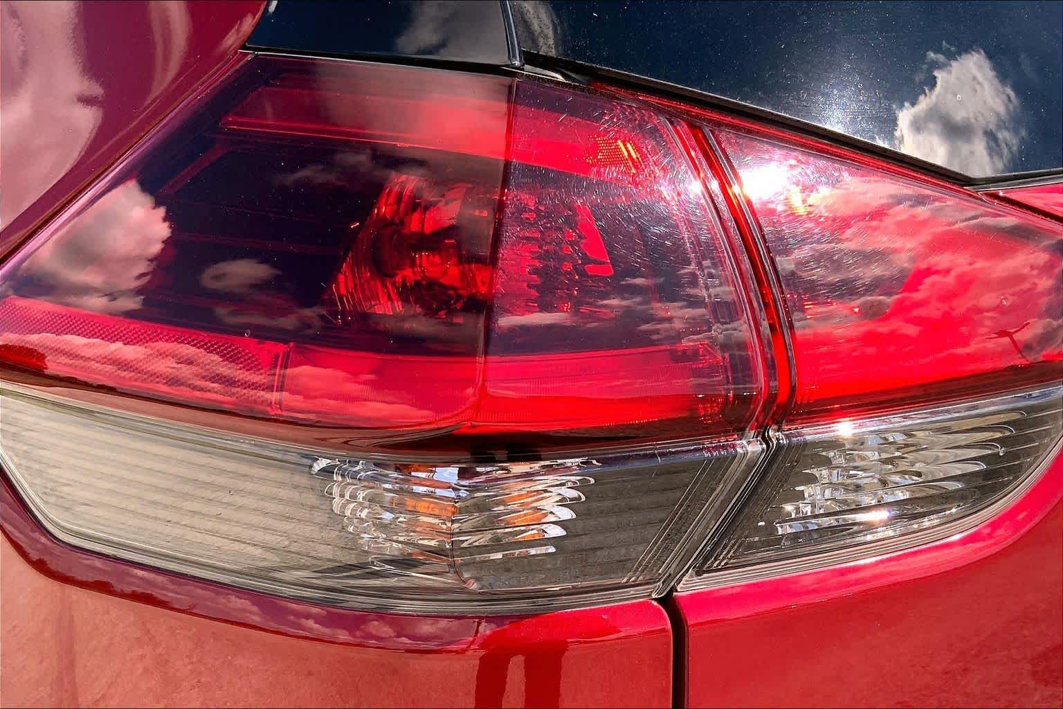 2020 Nissan Rogue photo 28 of 36
