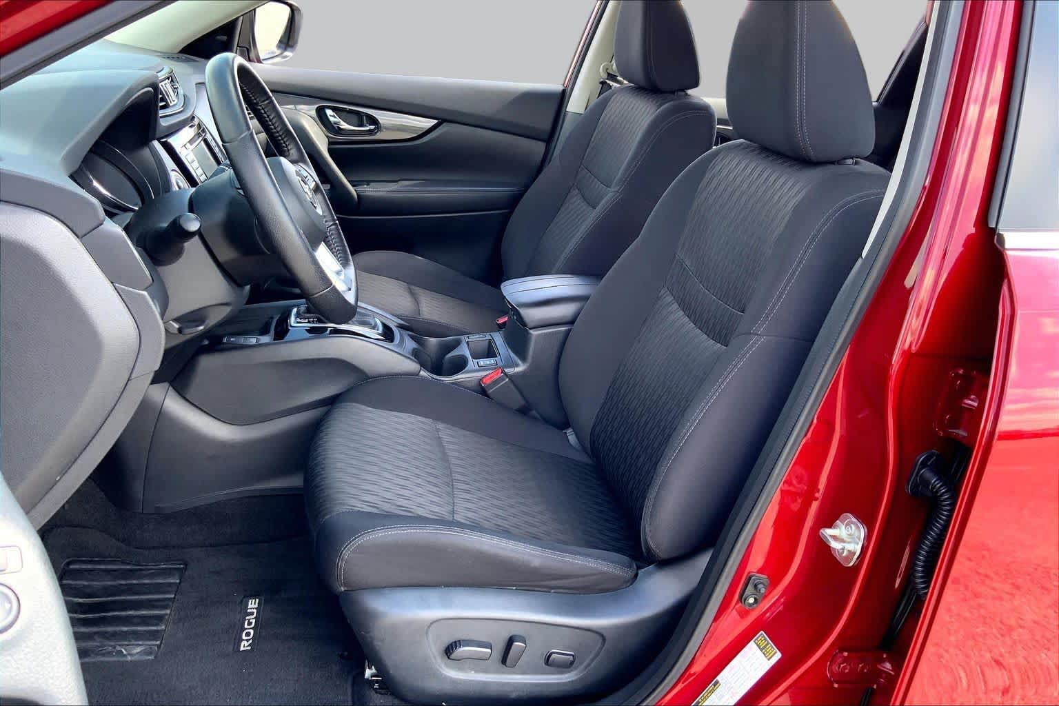 2020 Nissan Rogue photo 8 of 36