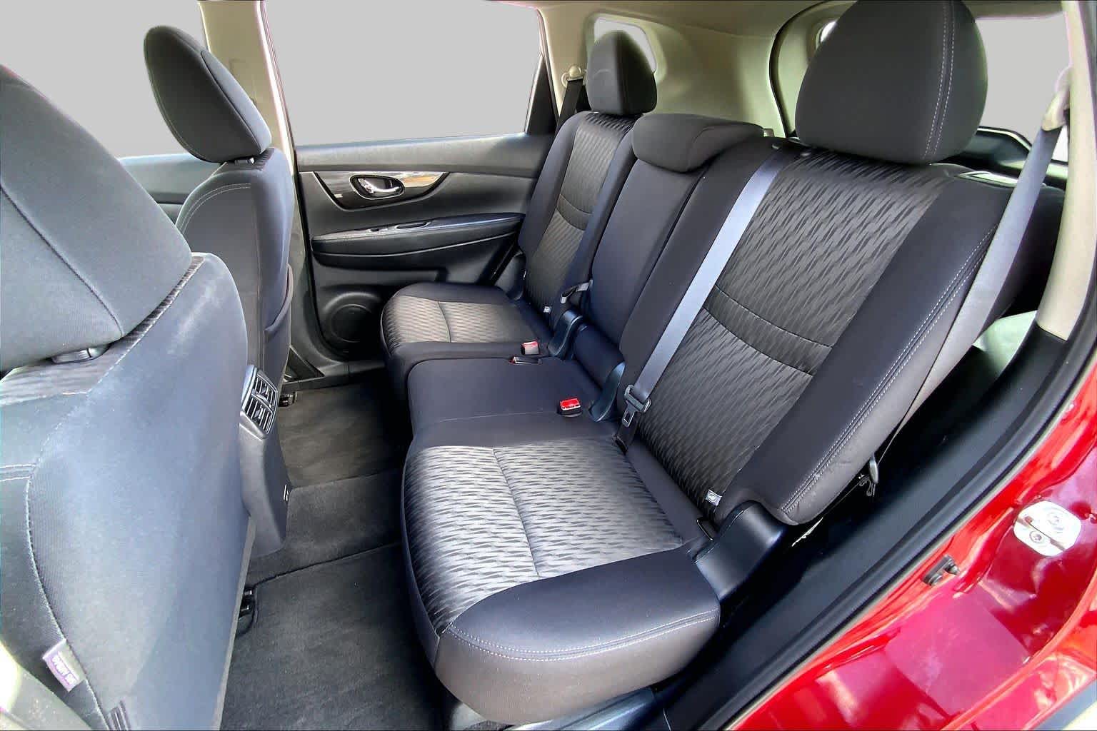 2020 Nissan Rogue photo 20 of 36