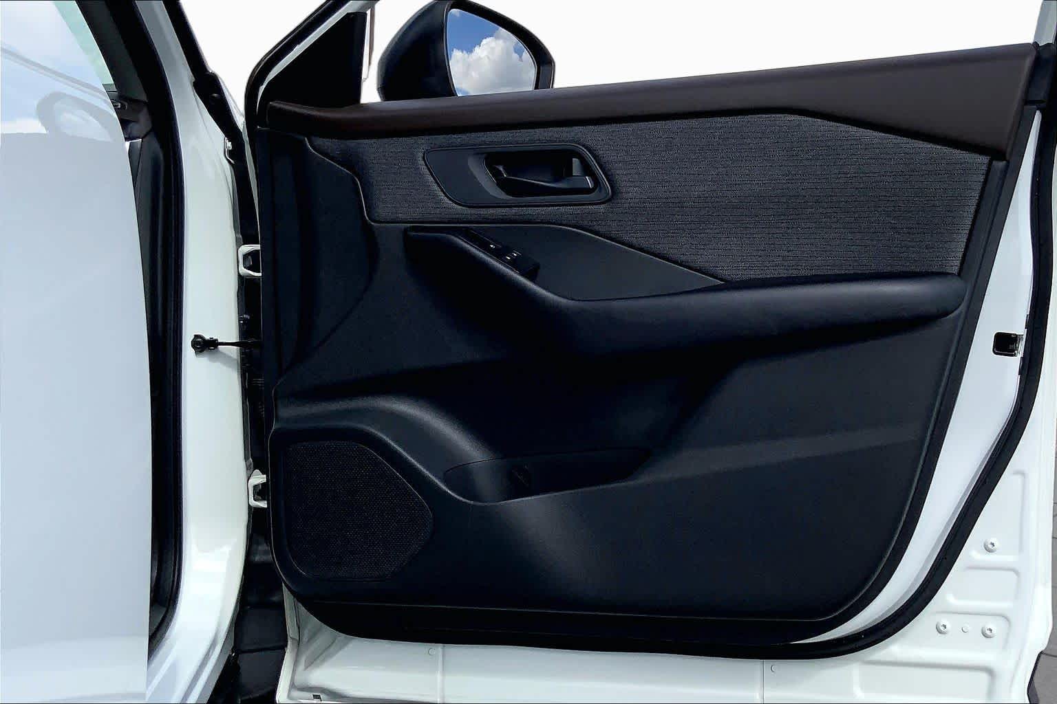 2023 Nissan Rogue photo 22 of 36