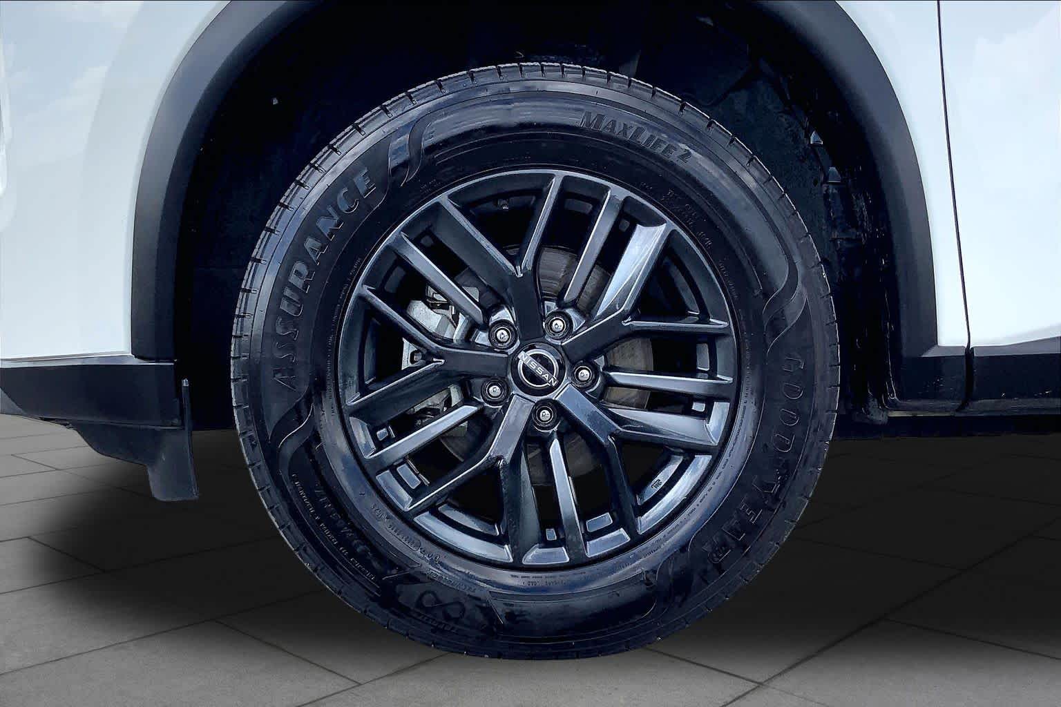 2023 Nissan Rogue photo 11 of 36