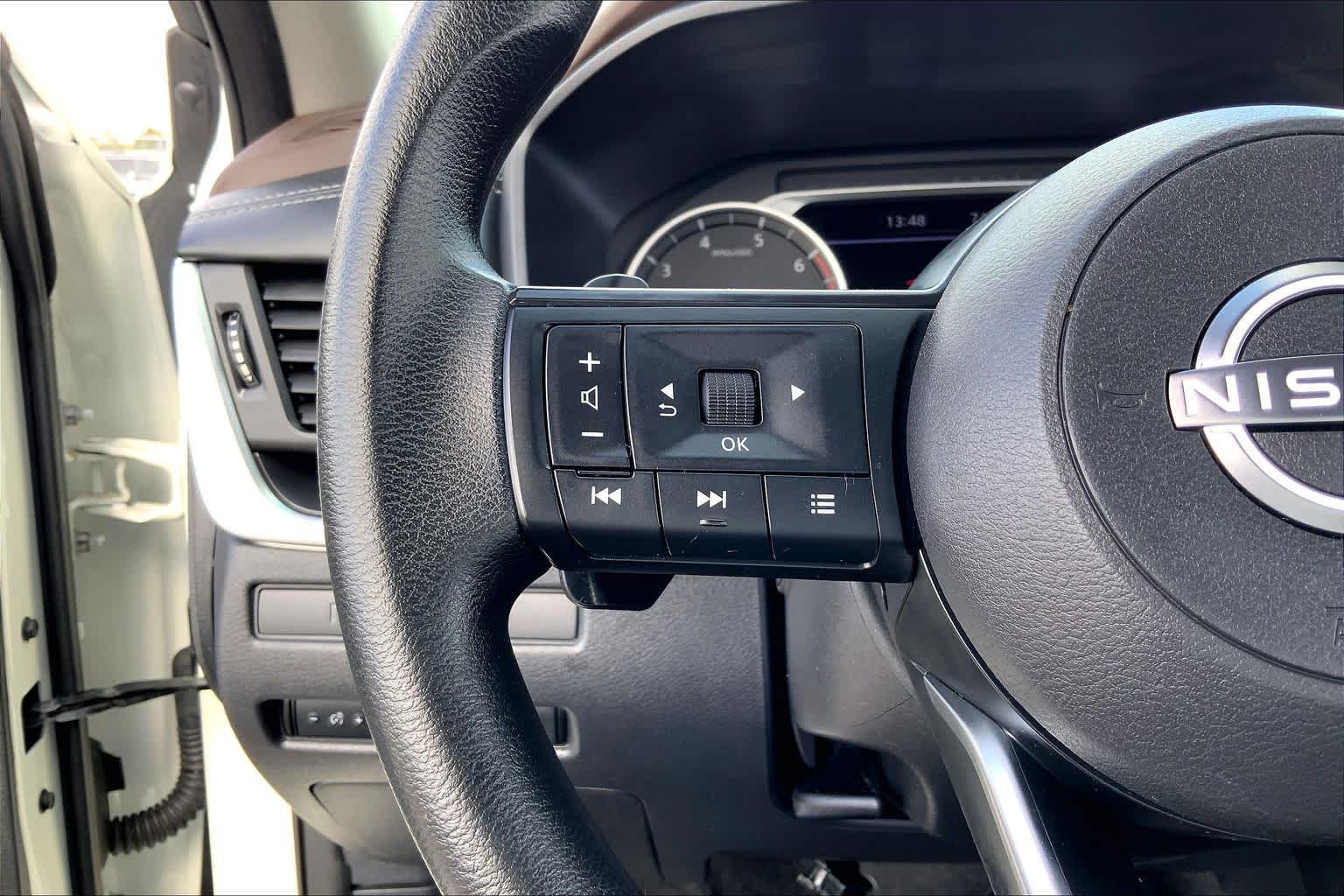 2023 Nissan Rogue photo 23 of 36