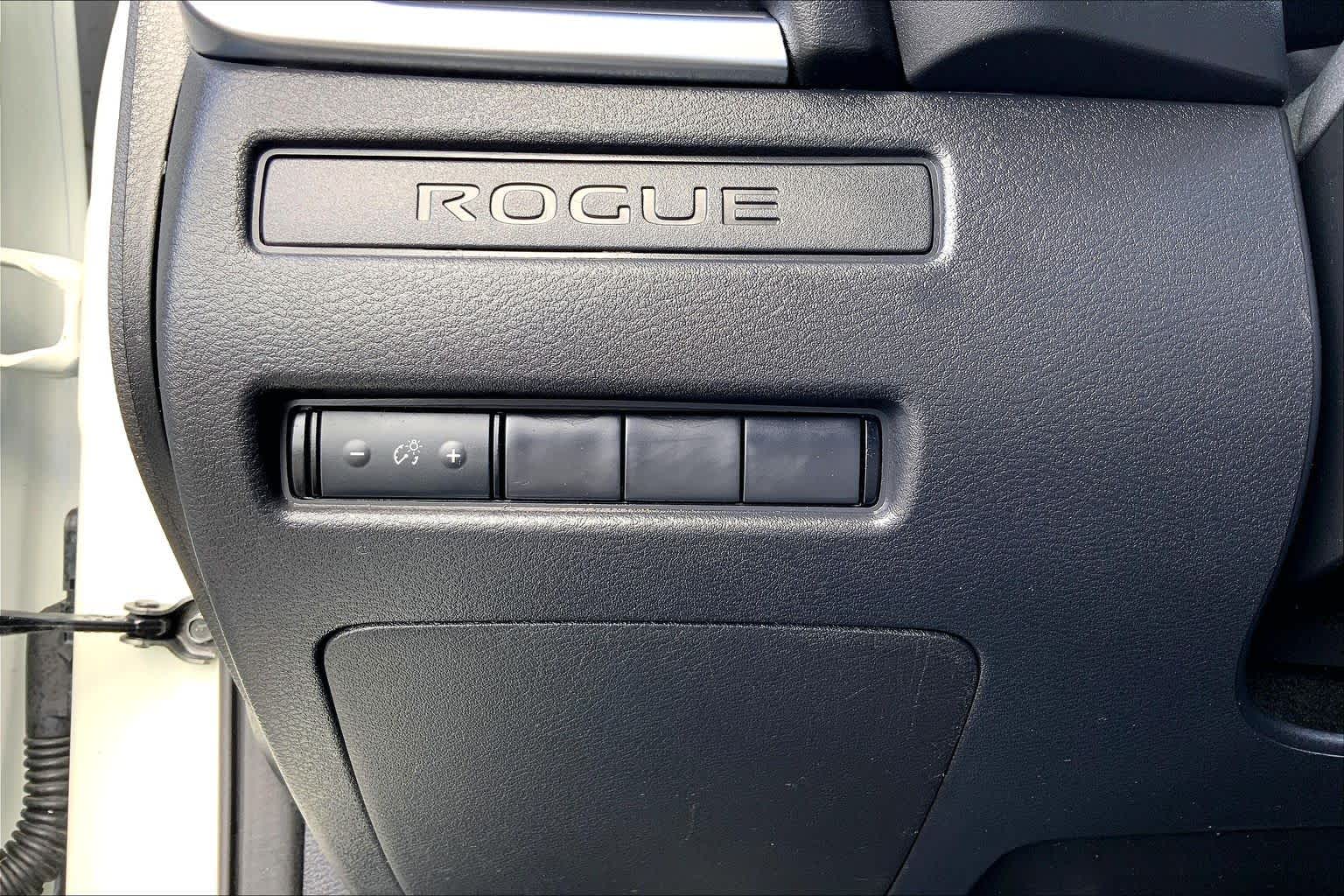 2023 Nissan Rogue photo 33 of 36