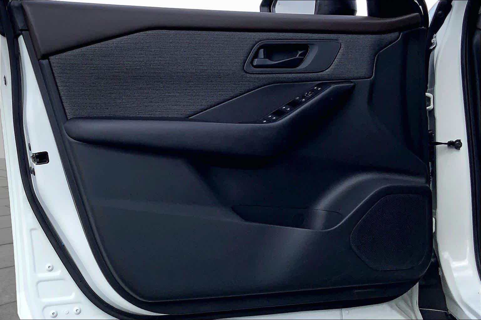 2023 Nissan Rogue photo 21 of 36