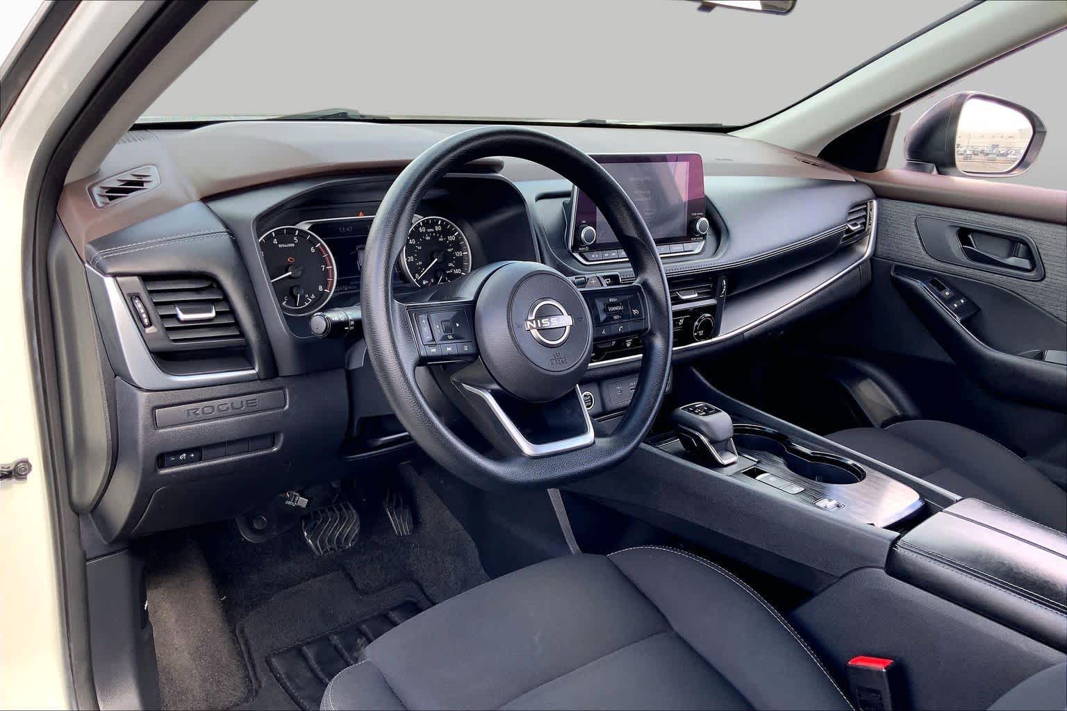 2023 Nissan Rogue photo 17 of 36