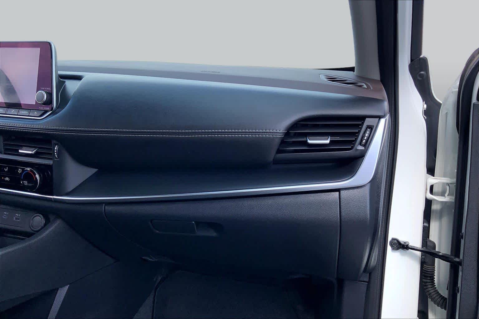 2023 Nissan Rogue photo 18 of 36