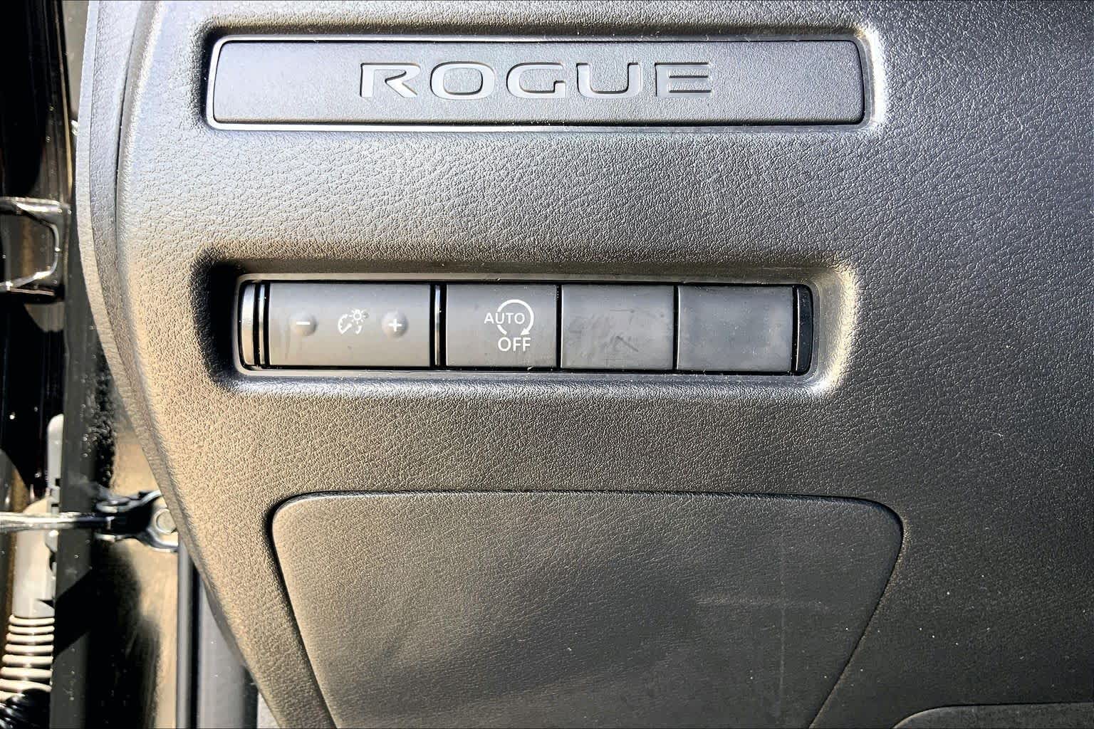2024 Nissan Rogue S Super Black at Beck & Masten Kia