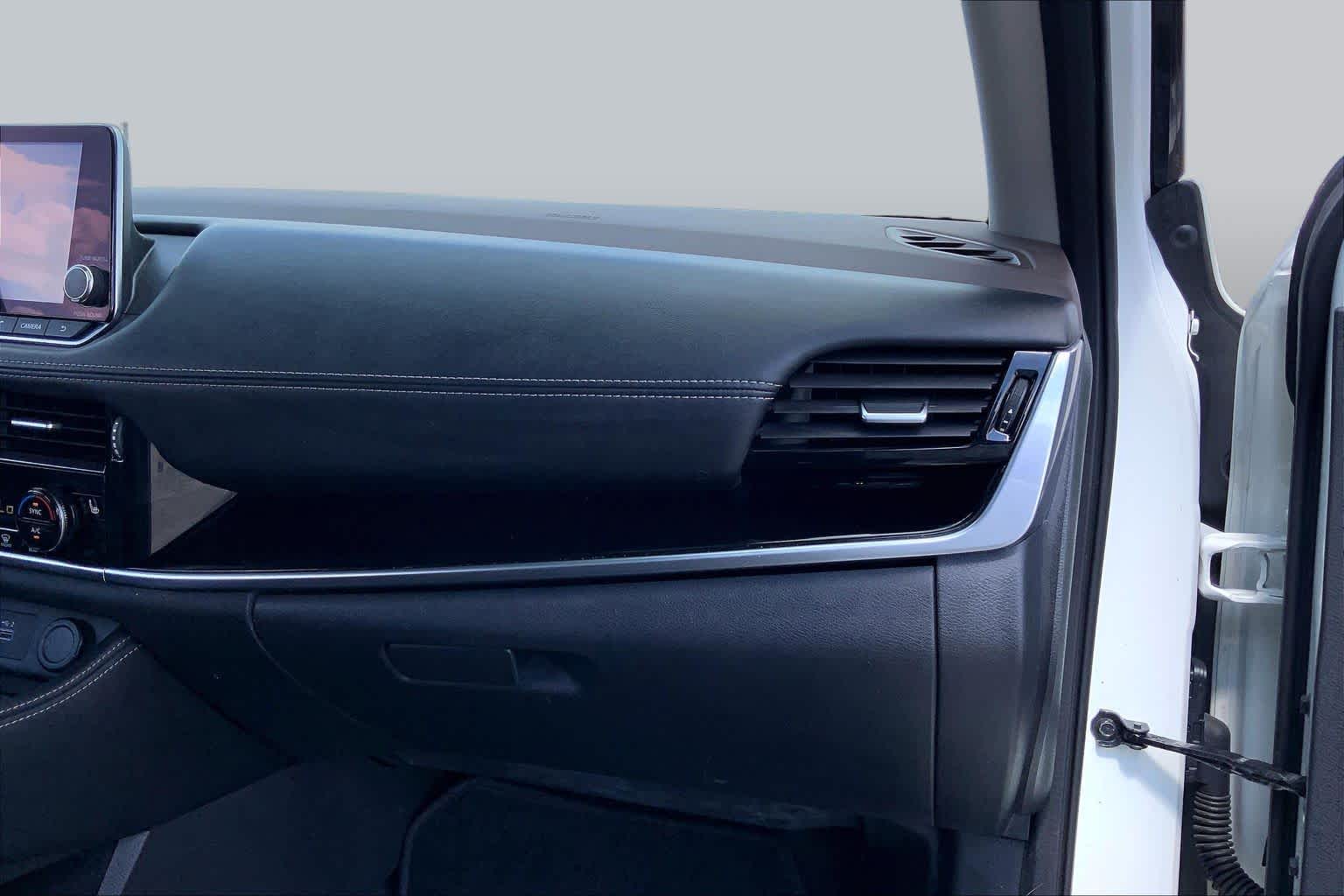 2022 Nissan Rogue photo 18 of 36