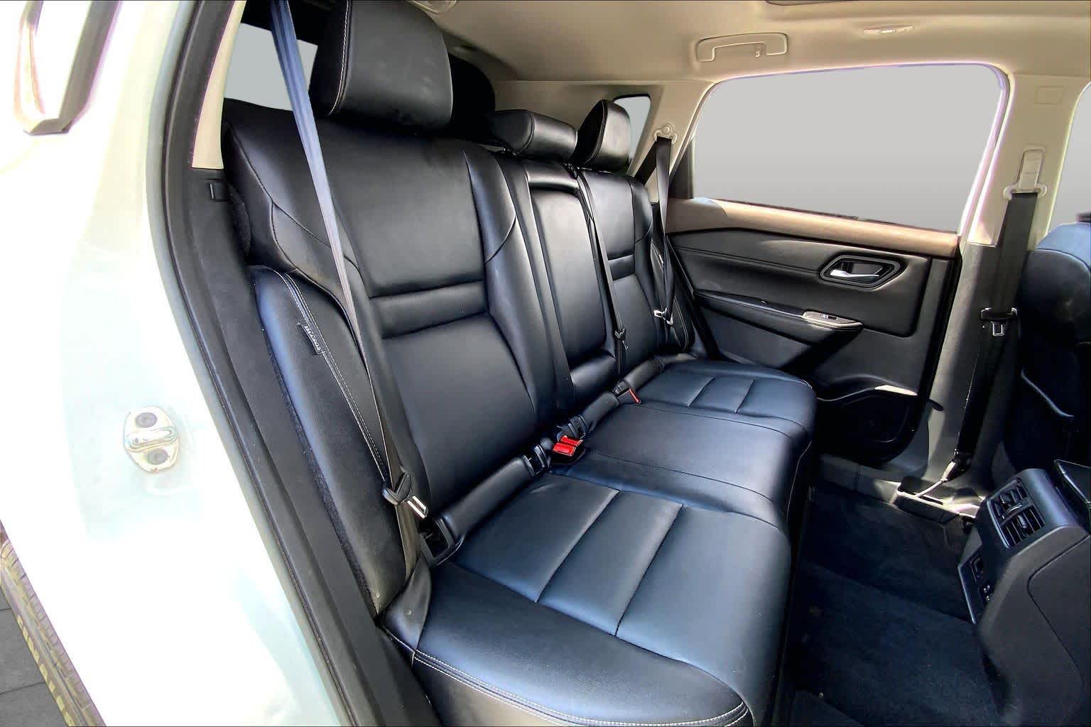 2022 Nissan Rogue photo 19 of 36