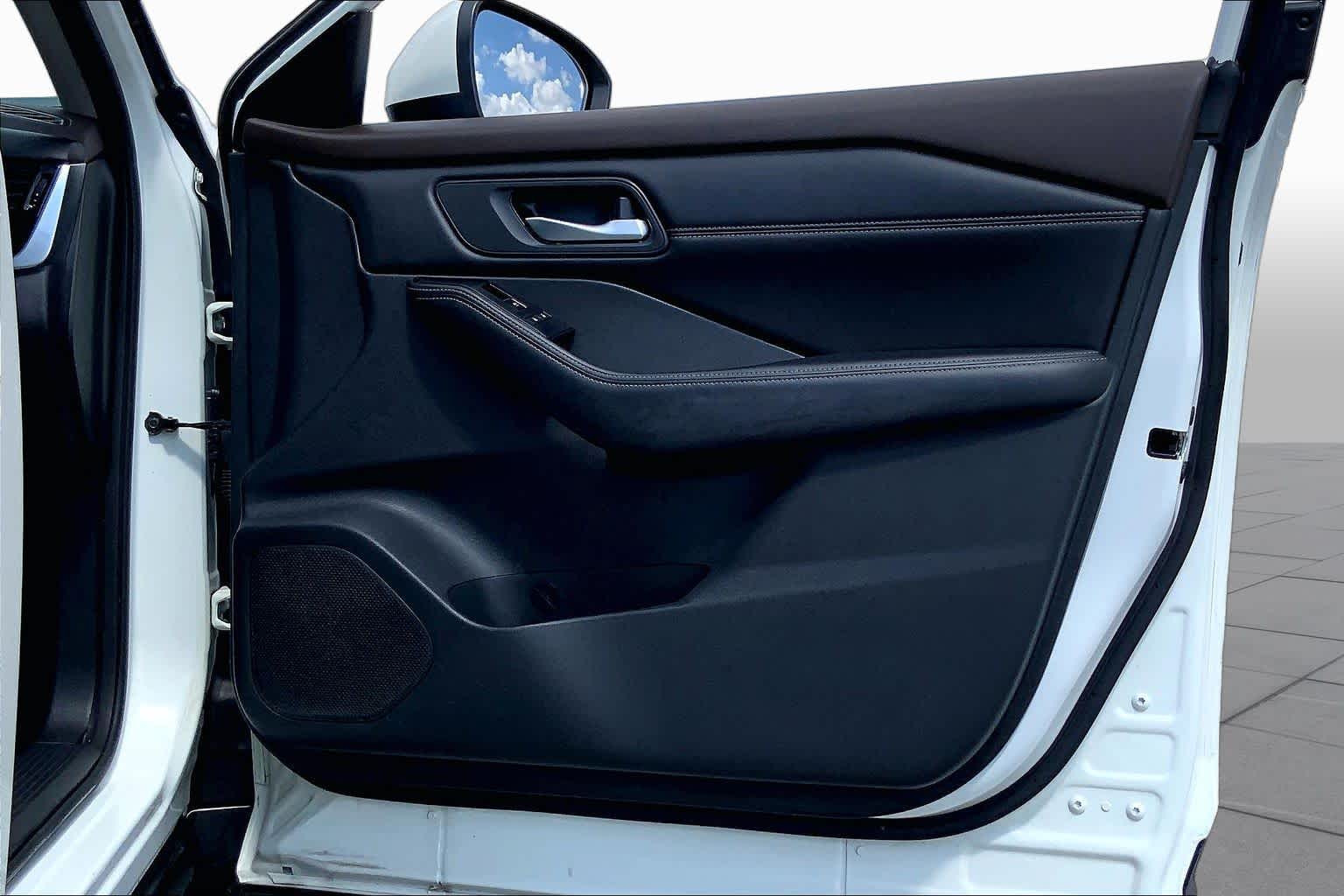 2022 Nissan Rogue photo 22 of 36