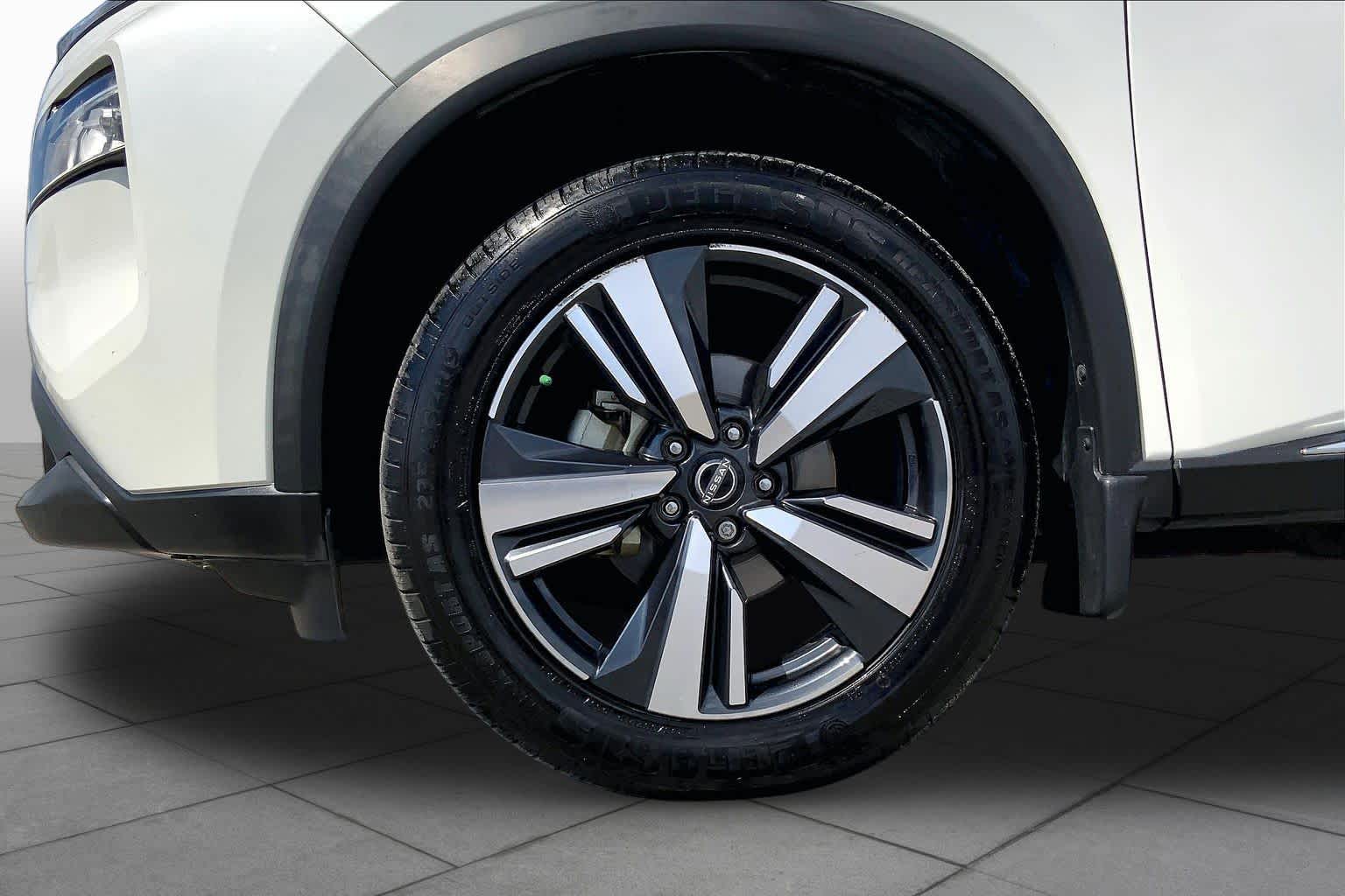2022 Nissan Rogue photo 11 of 36