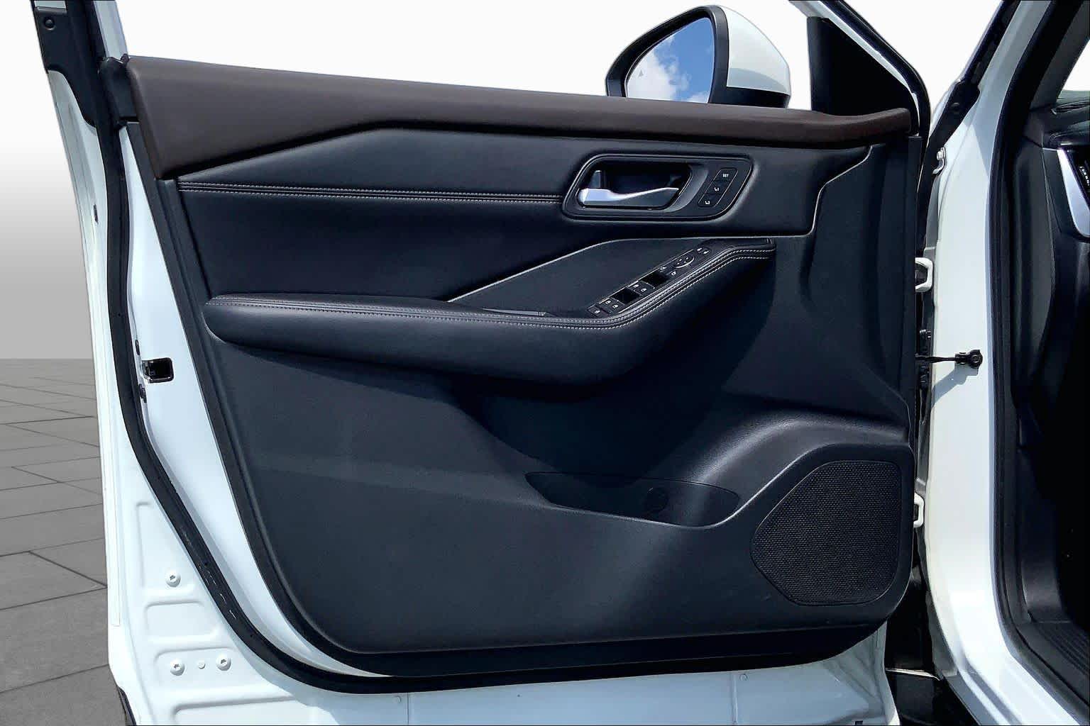 2022 Nissan Rogue photo 21 of 36