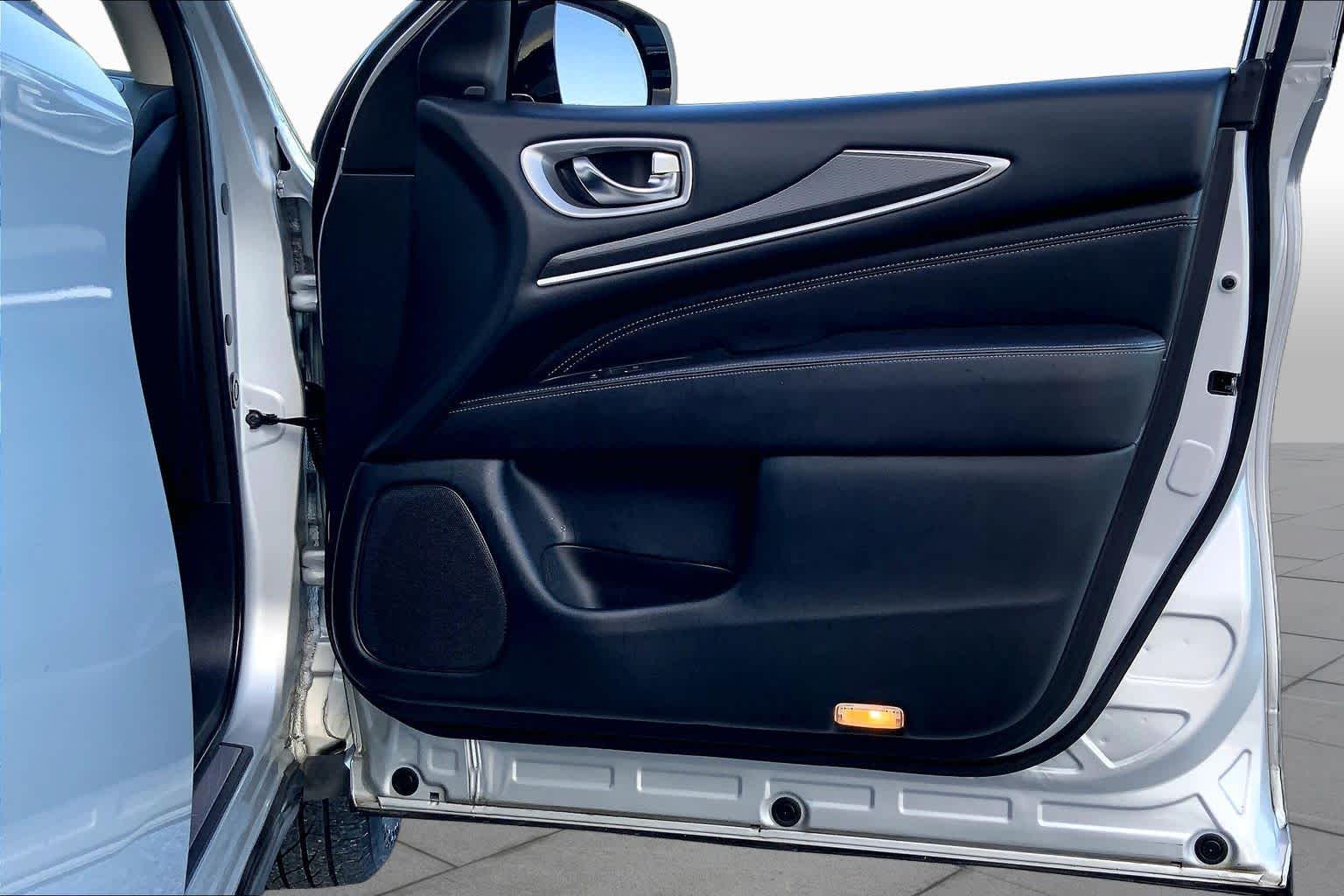2020 INFINITI QX60 photo 22 of 34