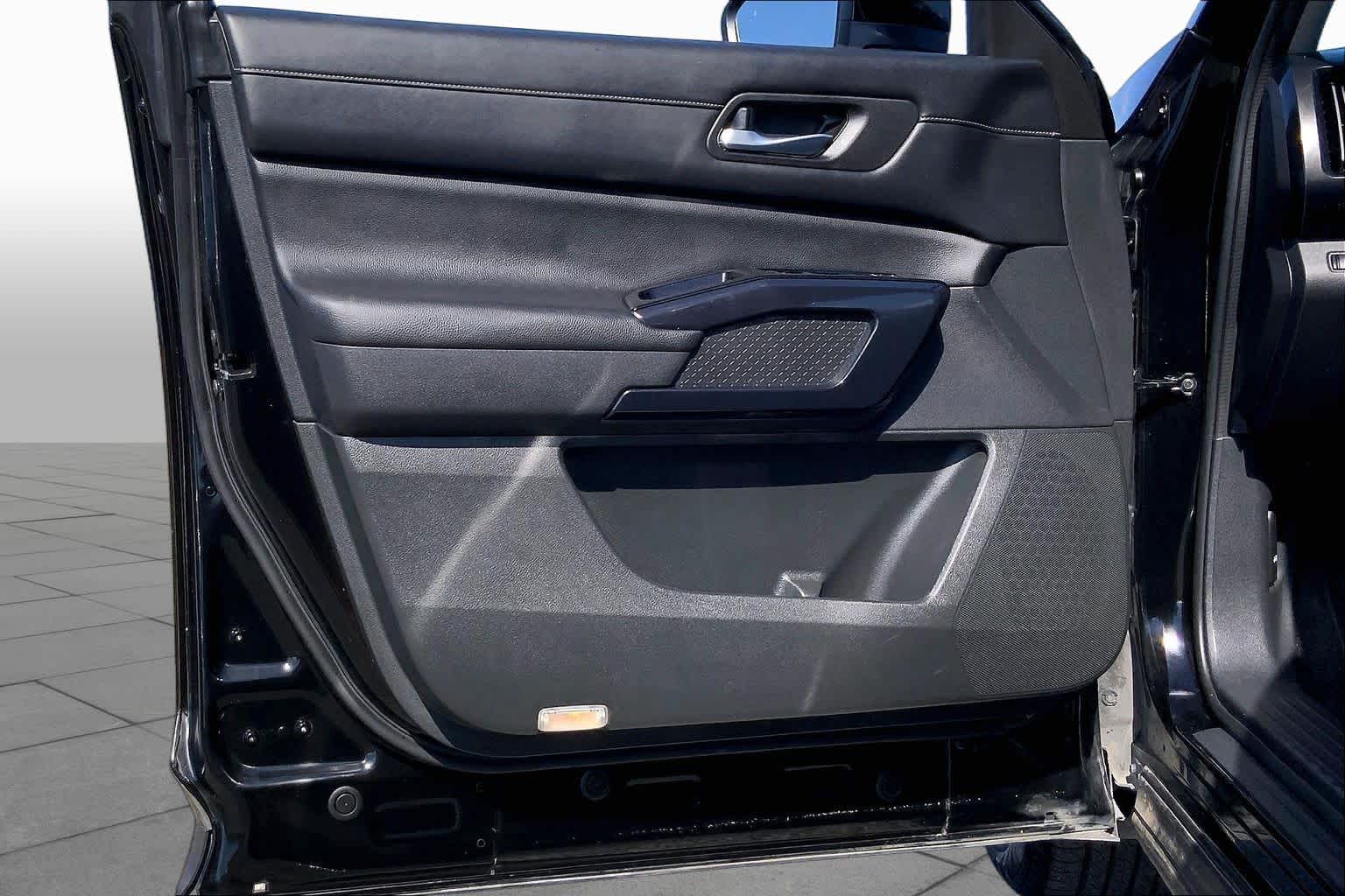 2022 Nissan Pathfinder photo 21 of 36
