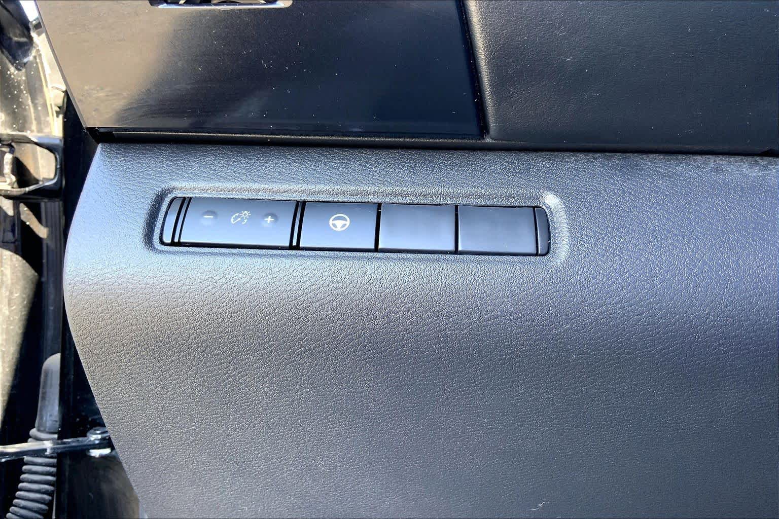 2022 Nissan Pathfinder photo 33 of 36