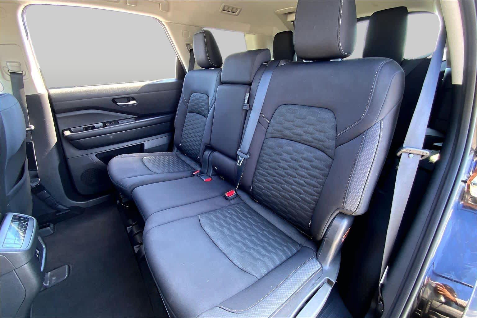 2022 Nissan Pathfinder photo 20 of 36