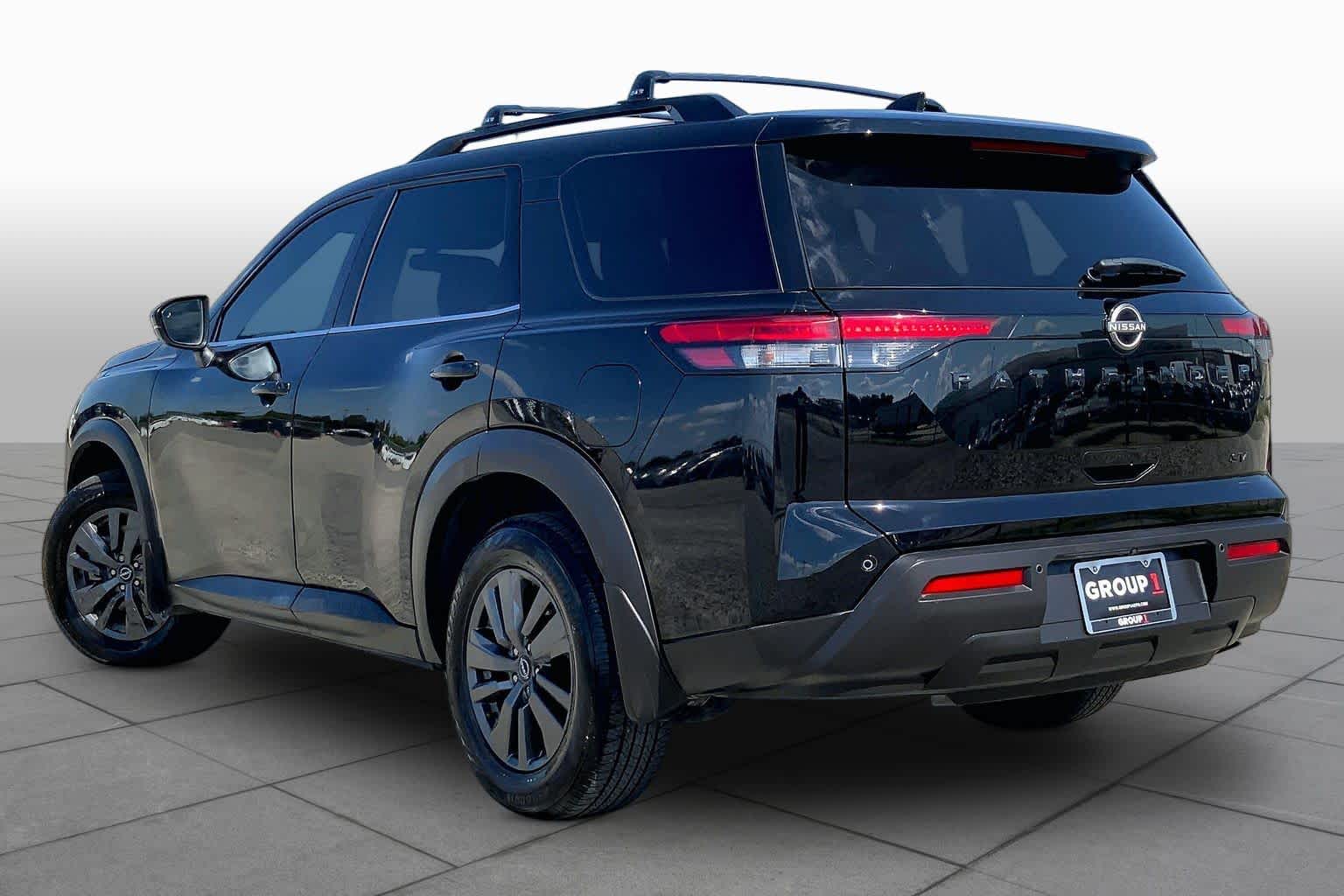 2022 Nissan Pathfinder photo 12 of 36