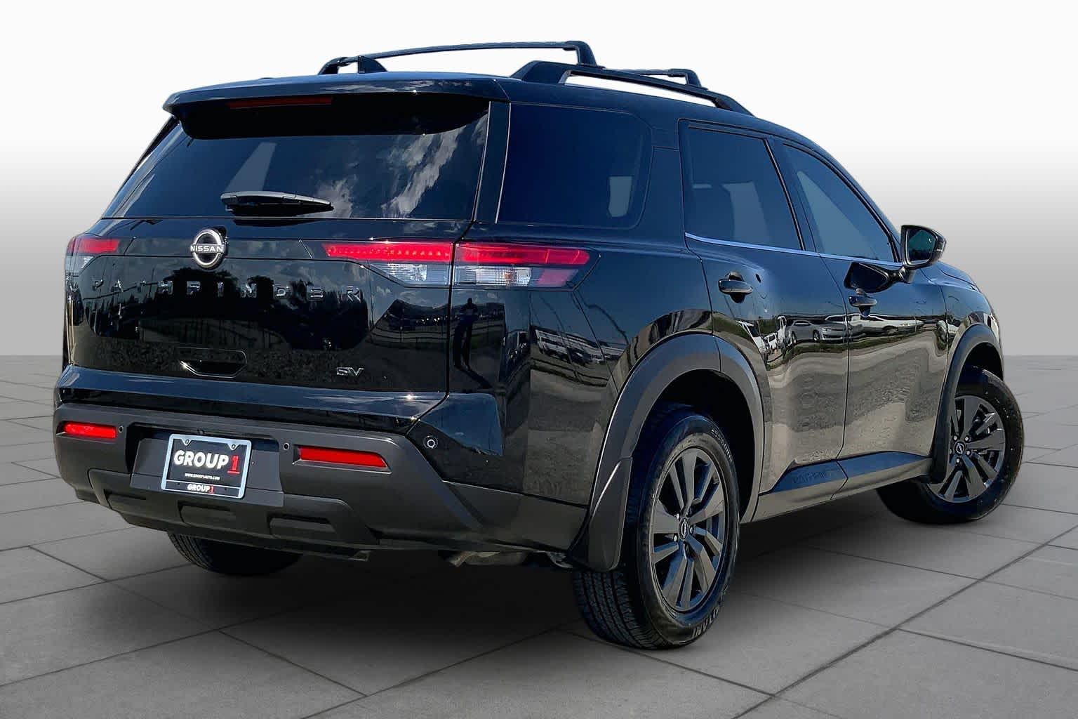 2022 Nissan Pathfinder photo 13 of 36