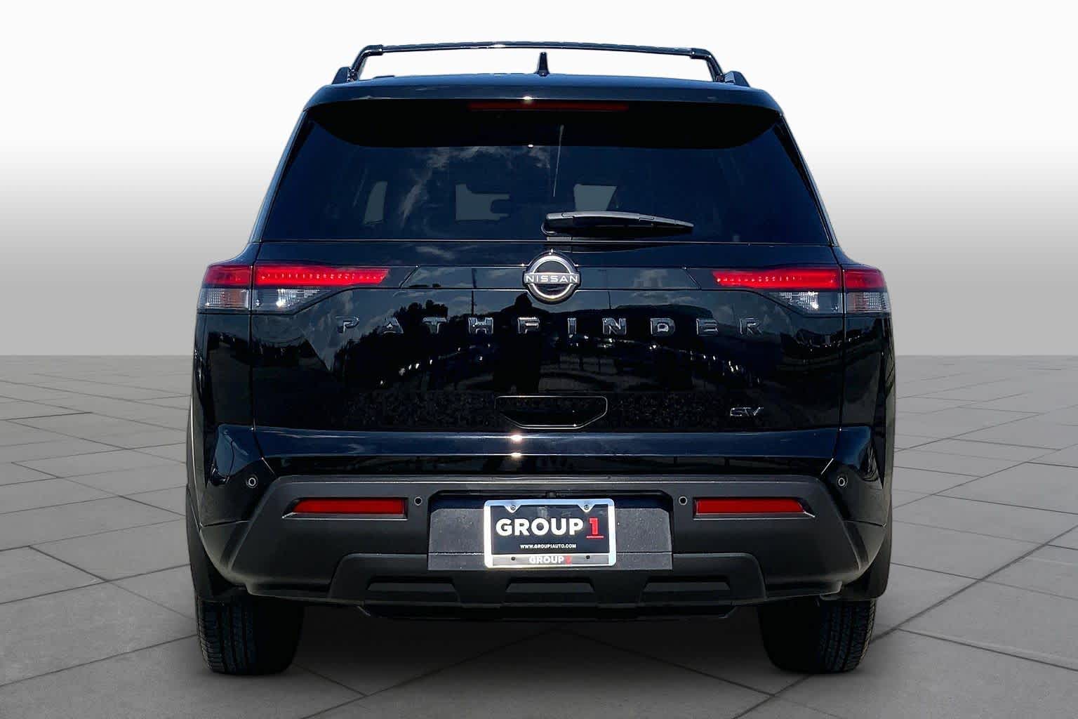 2022 Nissan Pathfinder photo 5 of 36