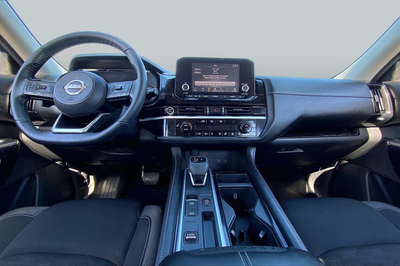 2022 Nissan Pathfinder photo 15 of 36