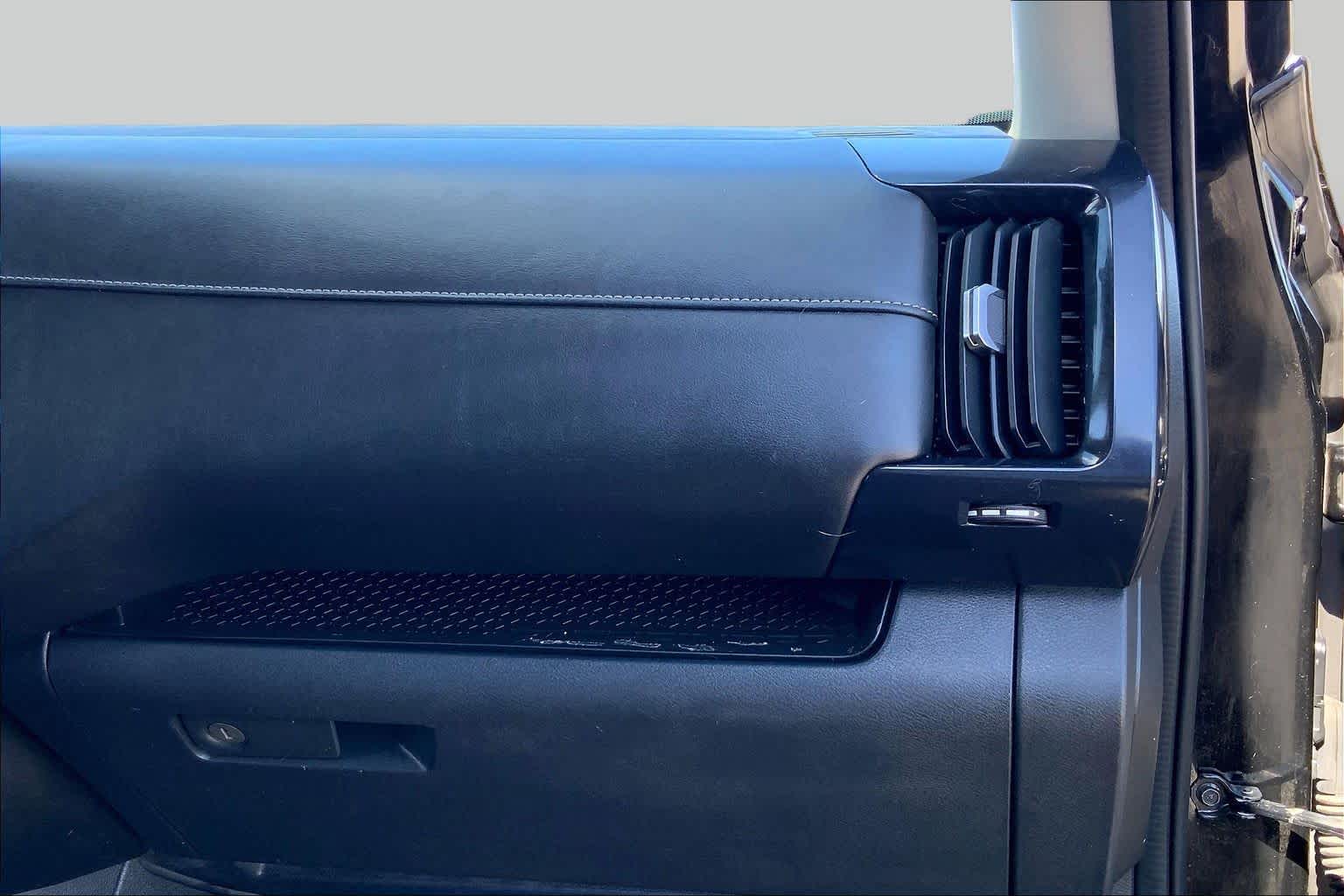 2022 Nissan Pathfinder photo 18 of 36