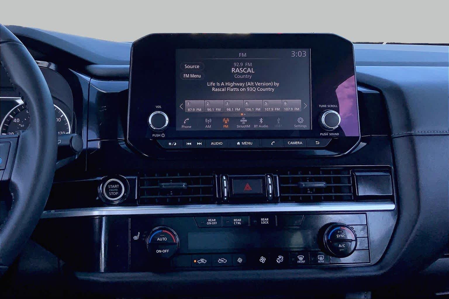 2022 Nissan Pathfinder photo 7 of 36