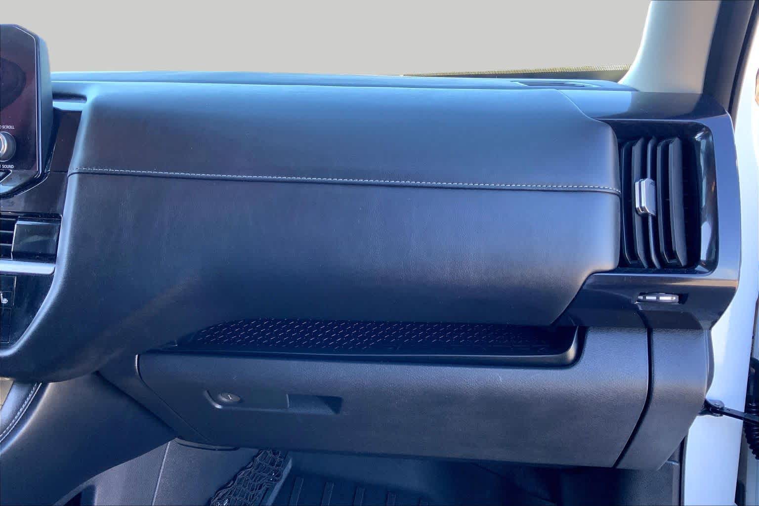 2025 Nissan Pathfinder photo 18 of 36