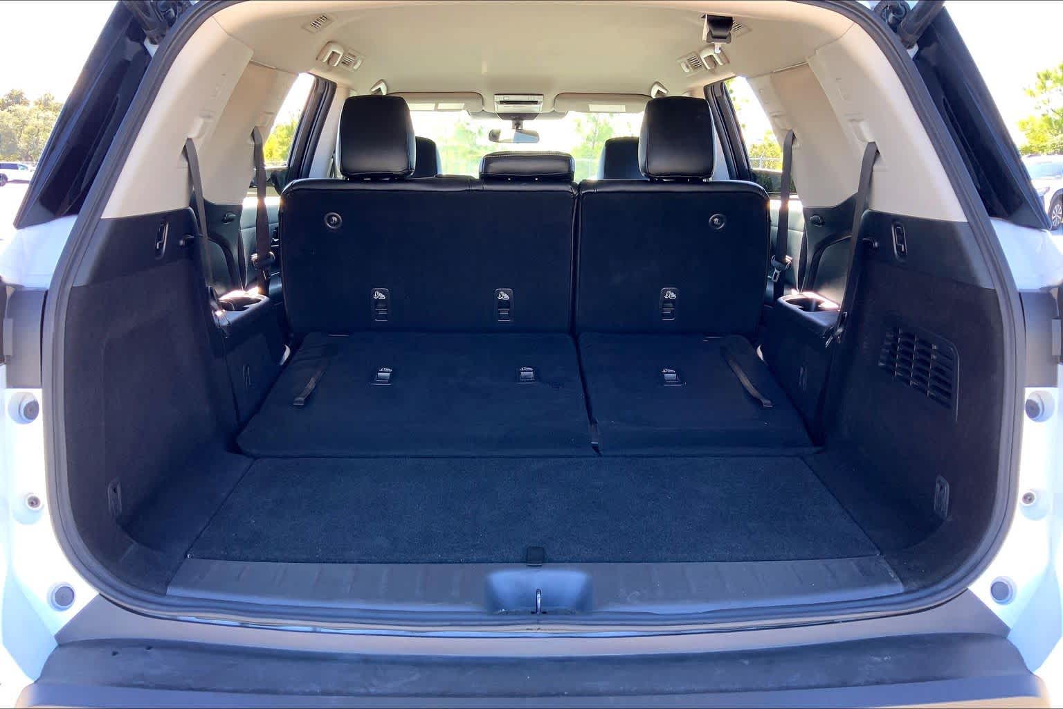 2025 Nissan Pathfinder photo 34 of 36