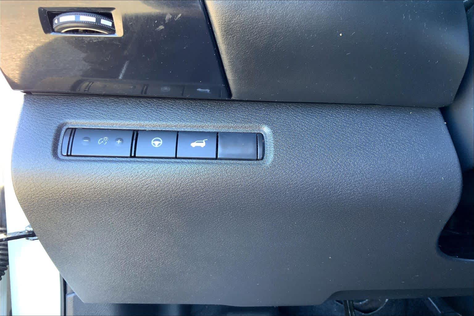 2025 Nissan Pathfinder photo 33 of 36