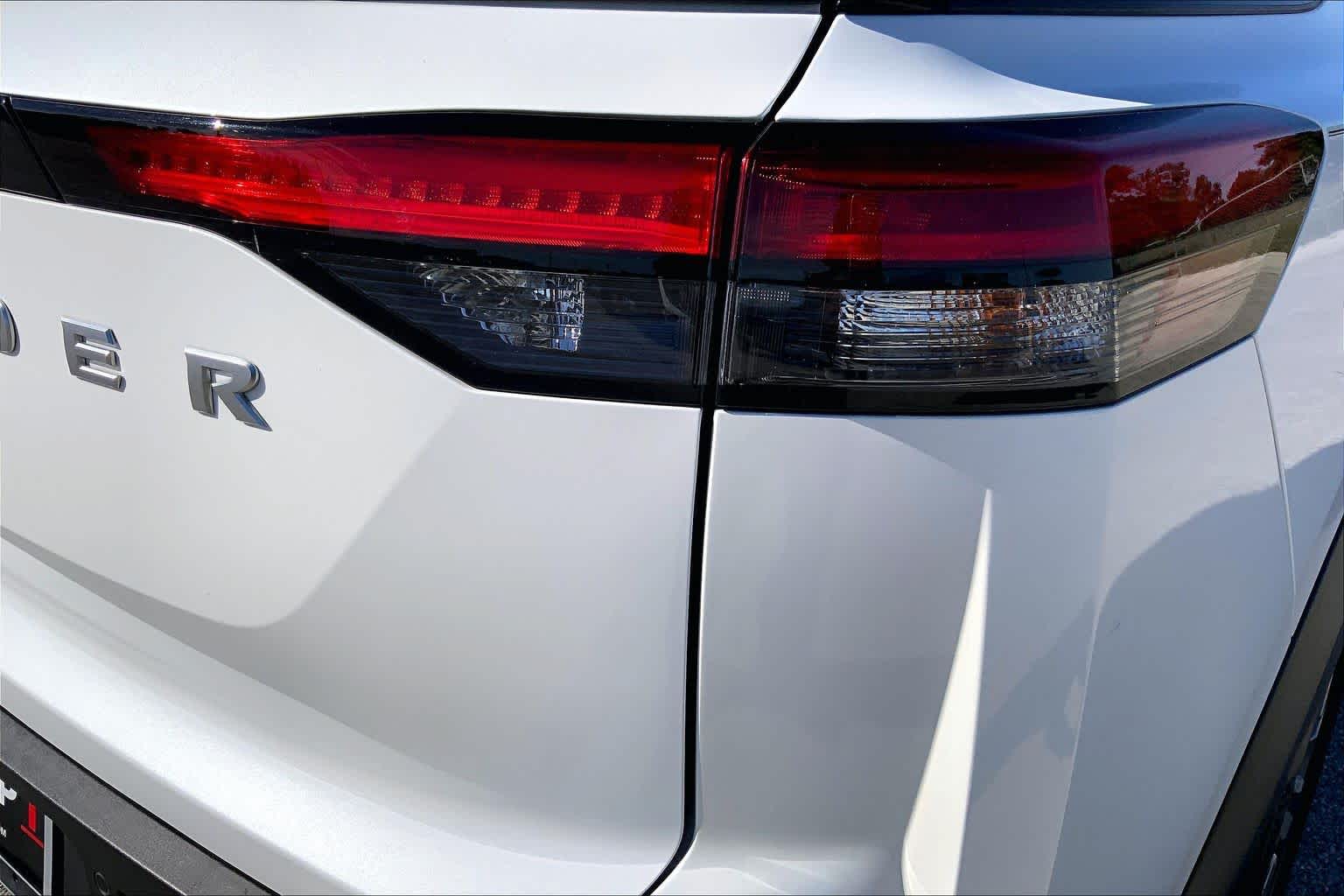2025 Nissan Pathfinder photo 30 of 36